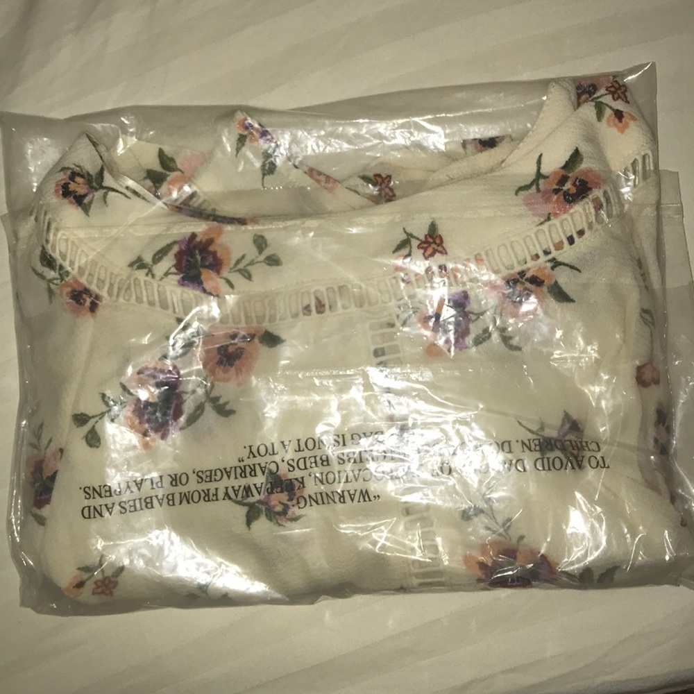 Jealous tomato floral open back top - Picture 3 of 6